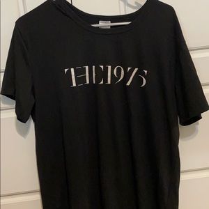 The 1975 Vintage tee